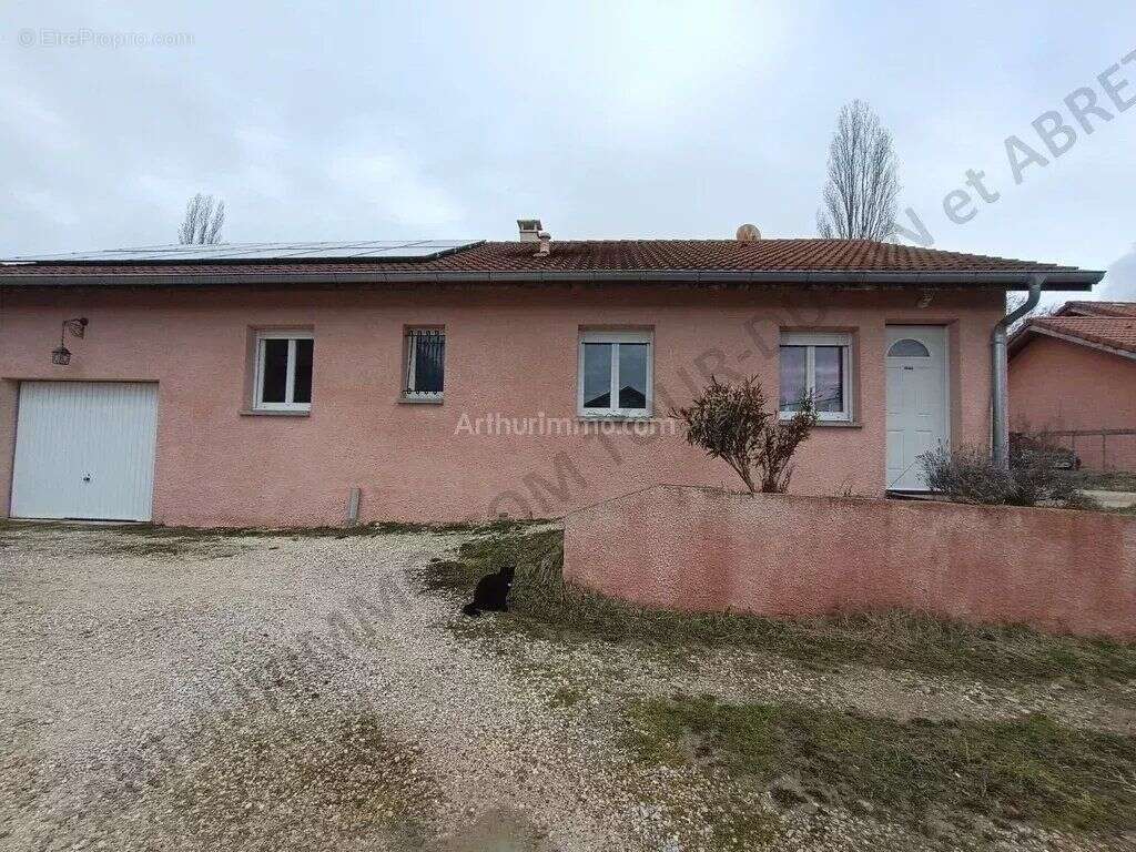 Maison à LA TOUR-DU-PIN