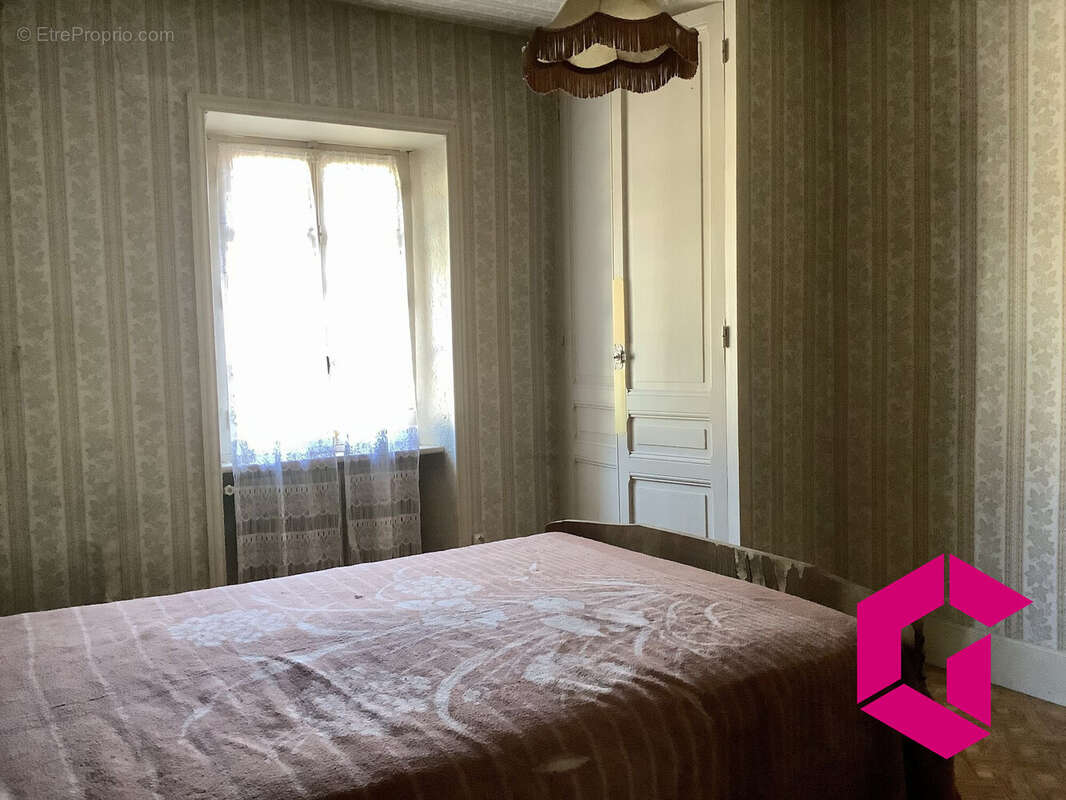 Maison à AUGEROLLES