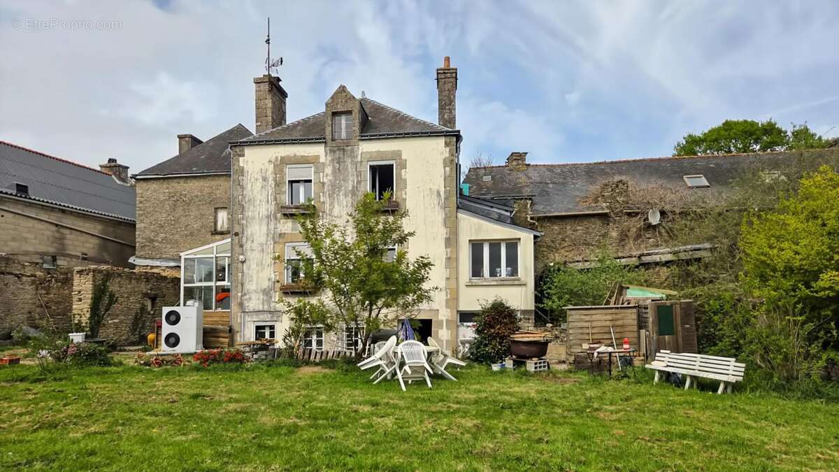 Maison à SAINT-CARADEC-TREGOMEL