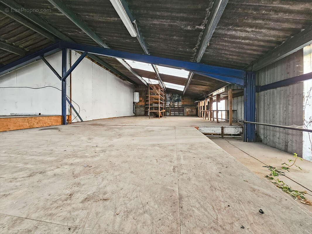 Parking à BAZOUGES-LA-PEROUSE