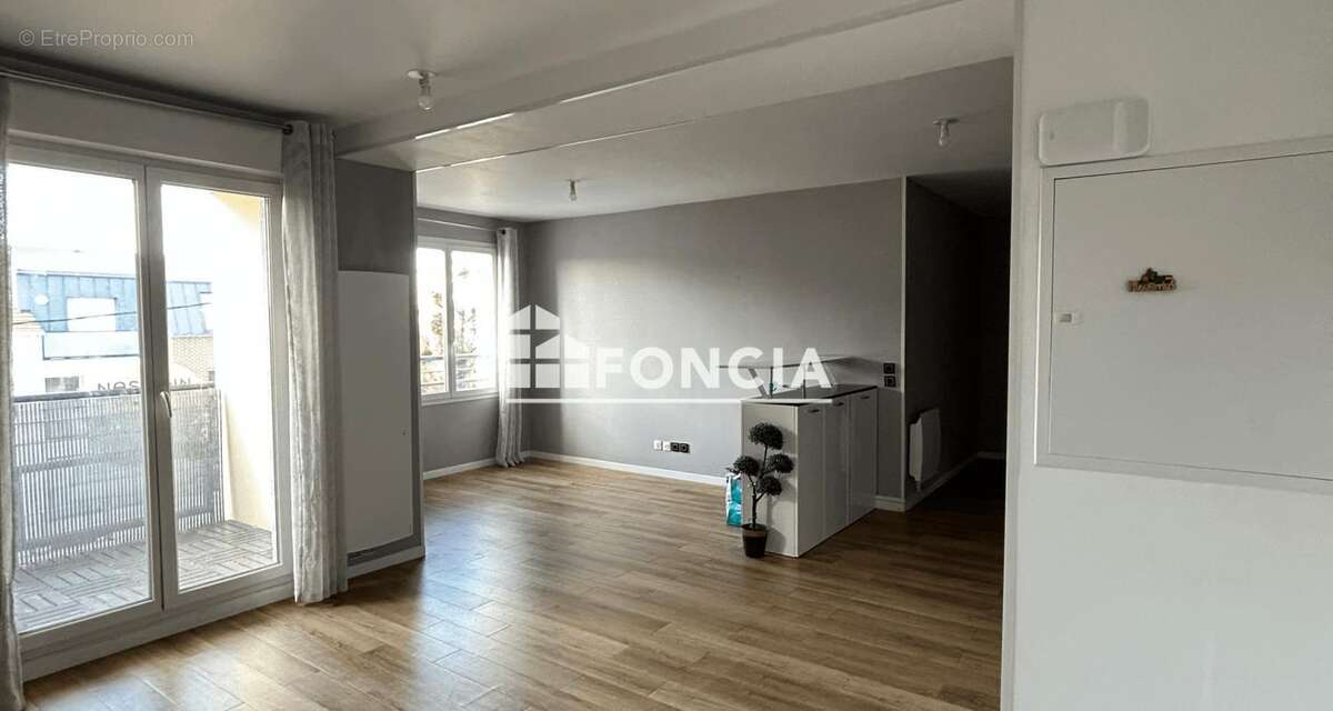 Appartement à CORBEIL-ESSONNES