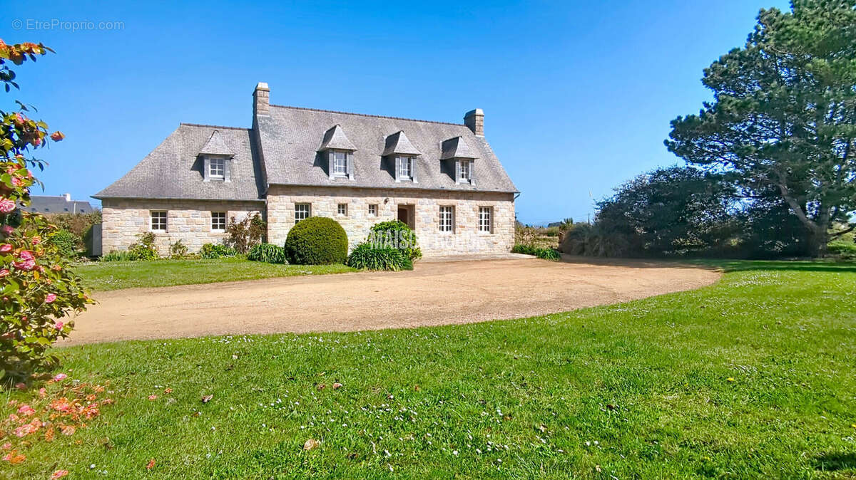 Maison à PLOUGRESCANT