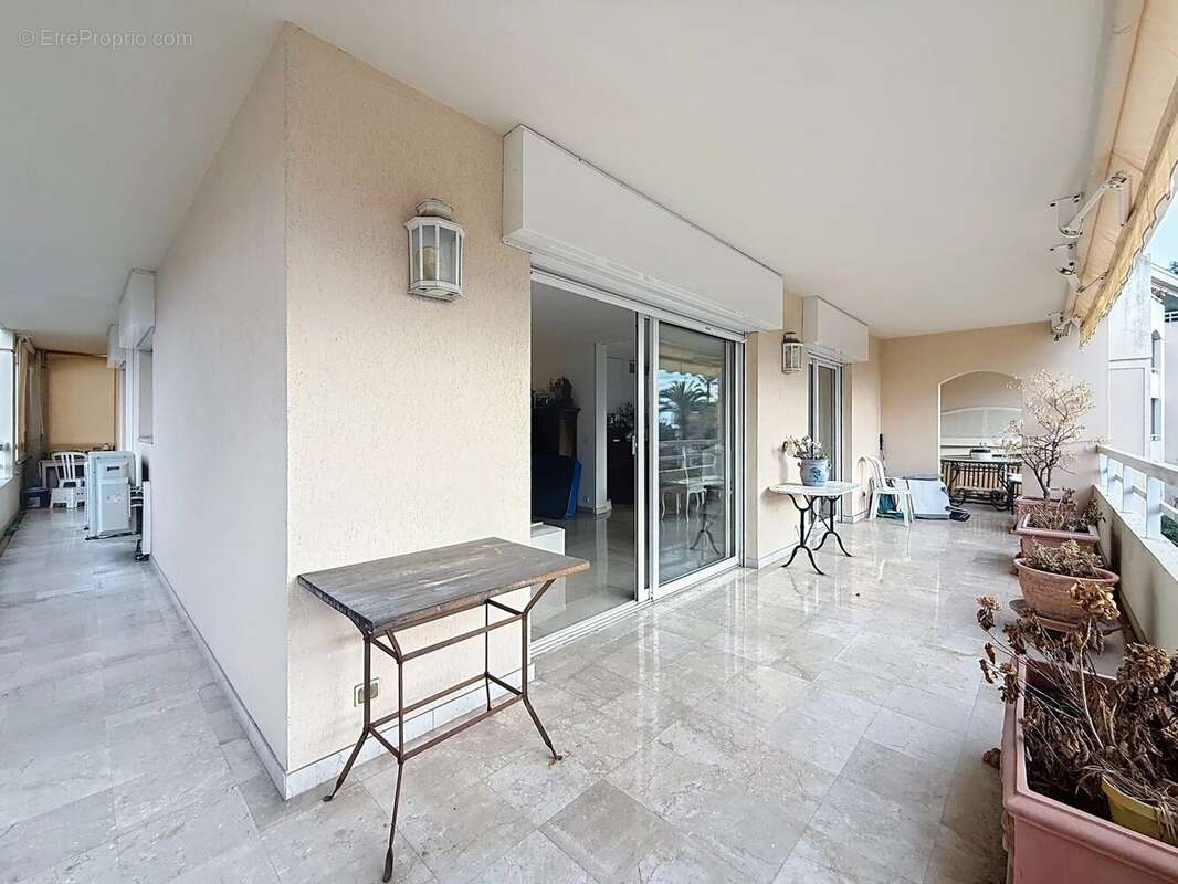 Appartement à LE CANNET