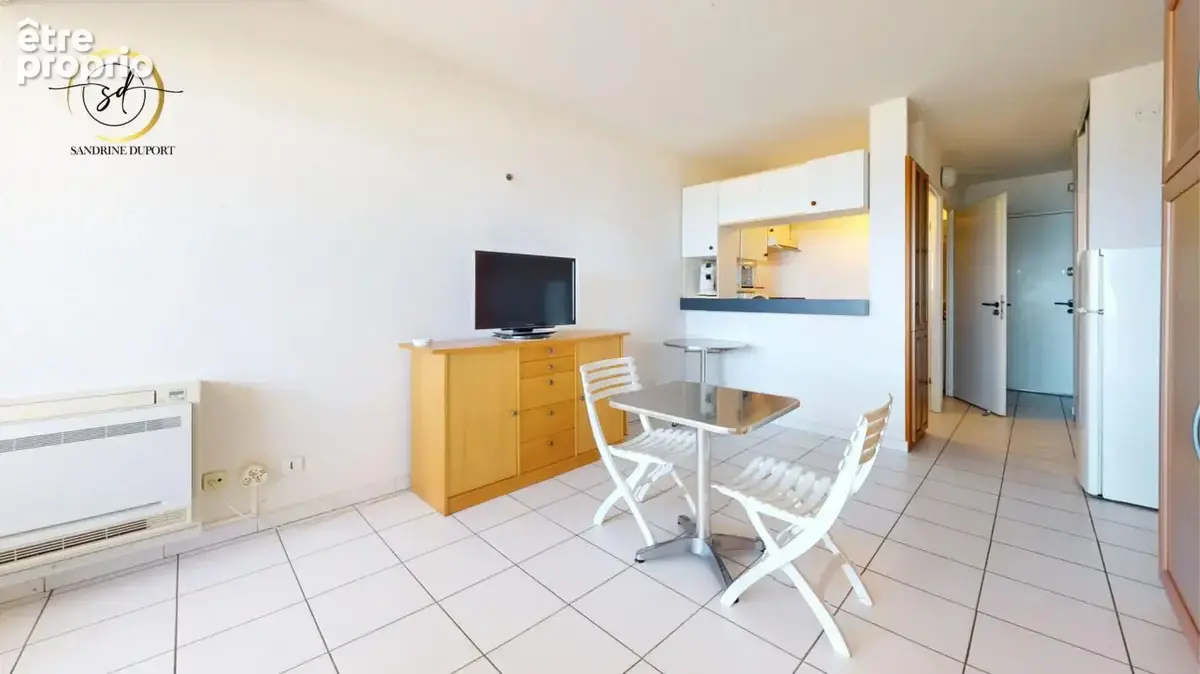 Pied a terre face à la mer -accès direct plage -terrasse -parking privé - piscine - photo 5