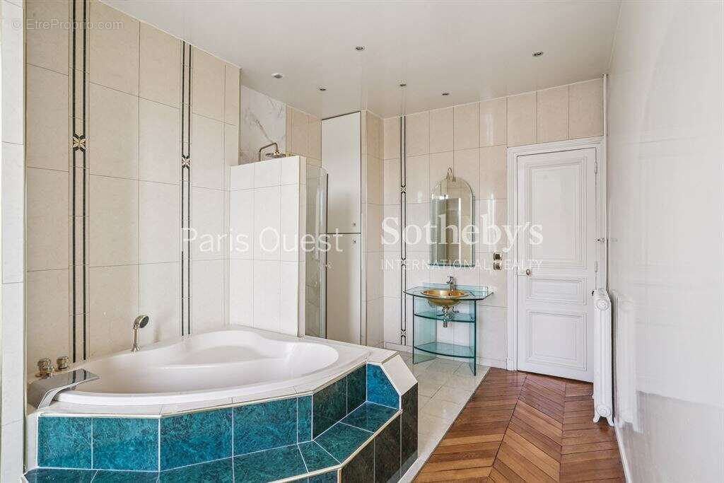 Appartement à NEUILLY-SUR-SEINE
