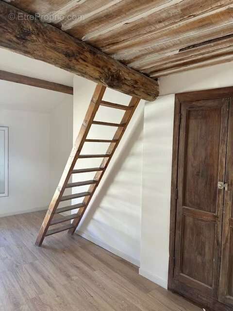 Appartement à COTIGNAC