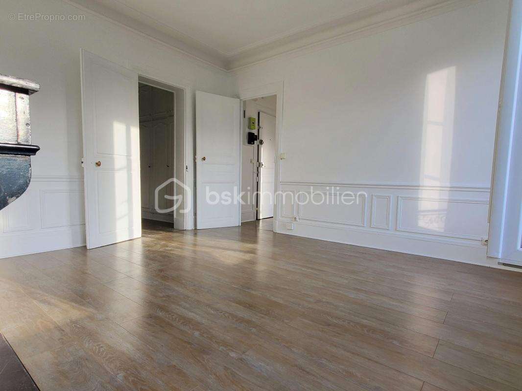 Appartement à PARIS-17E