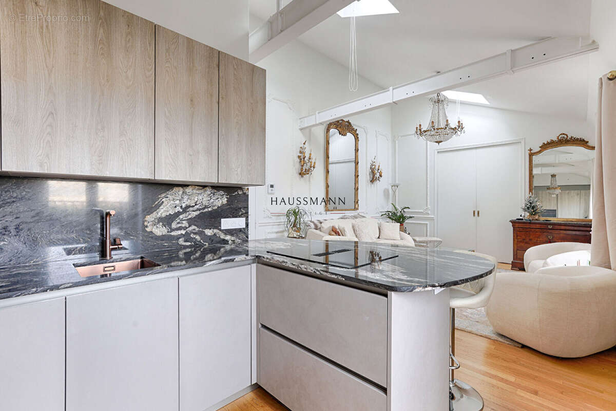 Appartement à PARIS-8E