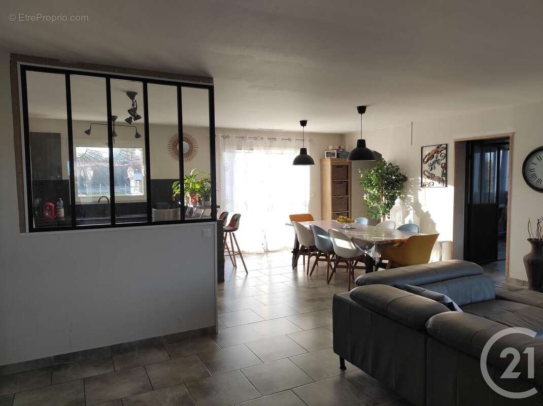 Maison à SAINT-SEURIN-SUR-L&#039;ISLE