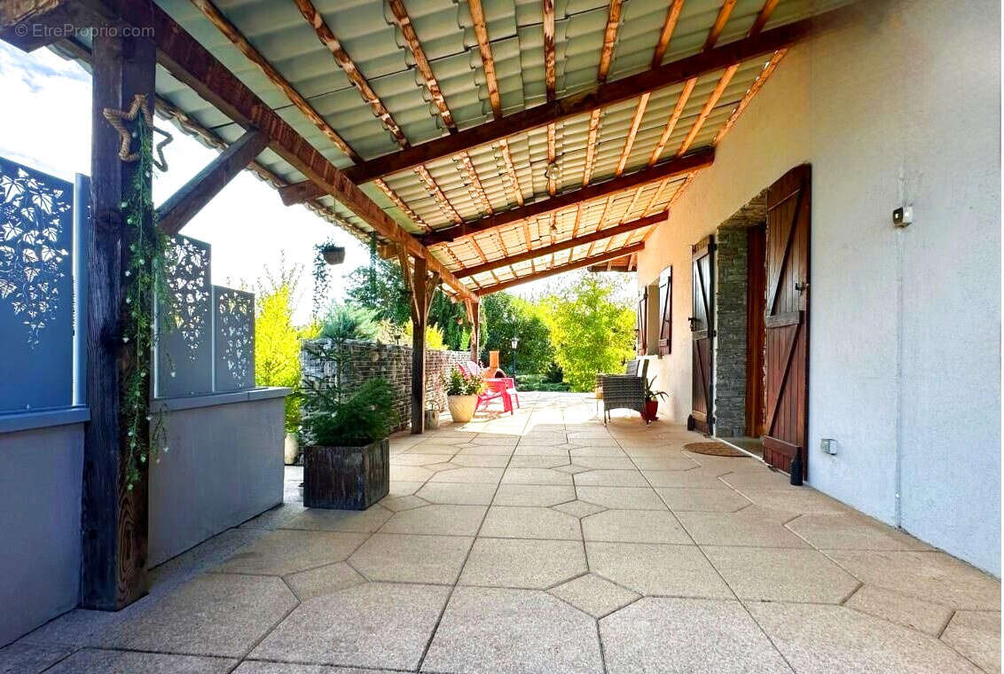 Maison à SCIENTRIER