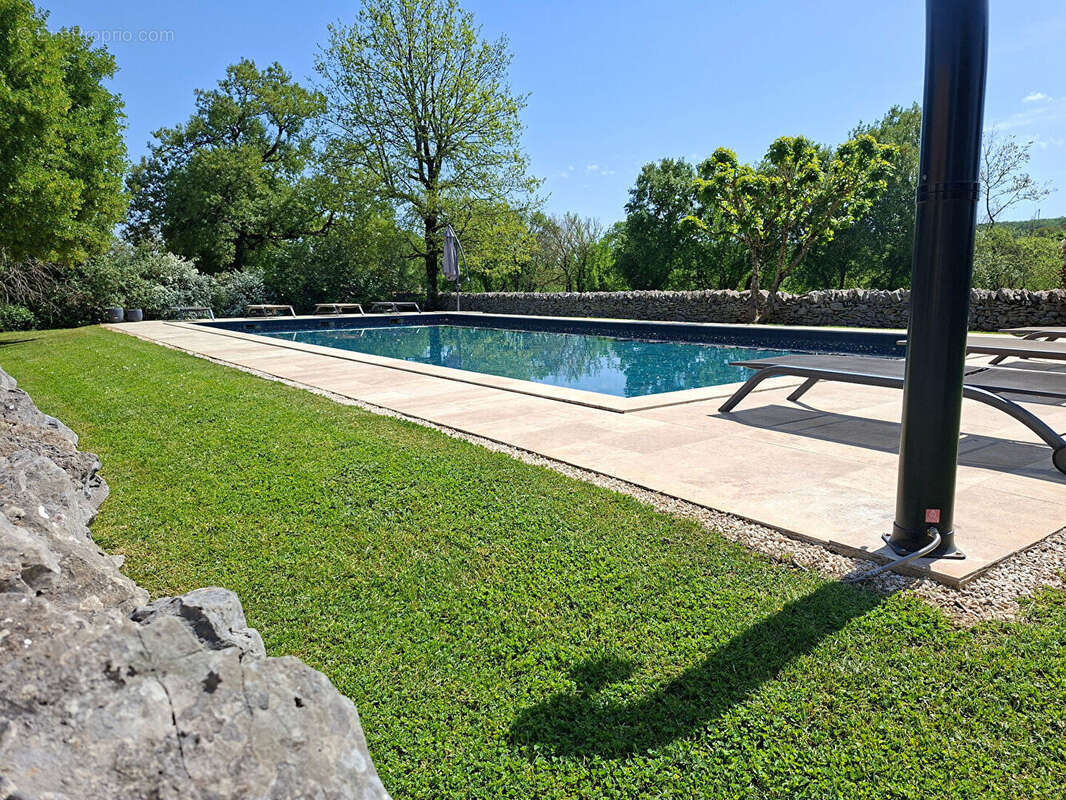 Domaine d'Exception en Quercy : Un Hameau de Pierre au Coeur du Causse de Gramat750 m2 - photo 5