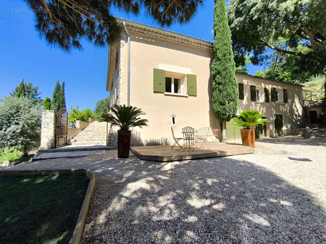 Mirmande. propriete en pierre de pays. renovee en totalite  223.72 m2. parc 1527m2 clos. piscine. dependances - photo 17