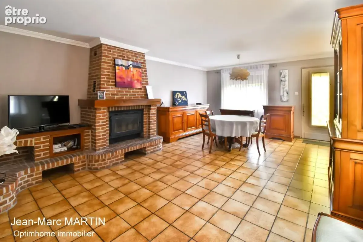 Maison familiale de 115 m² à Carnin : luminosité, 3 chambres et potentiel de valorisation - photo 8