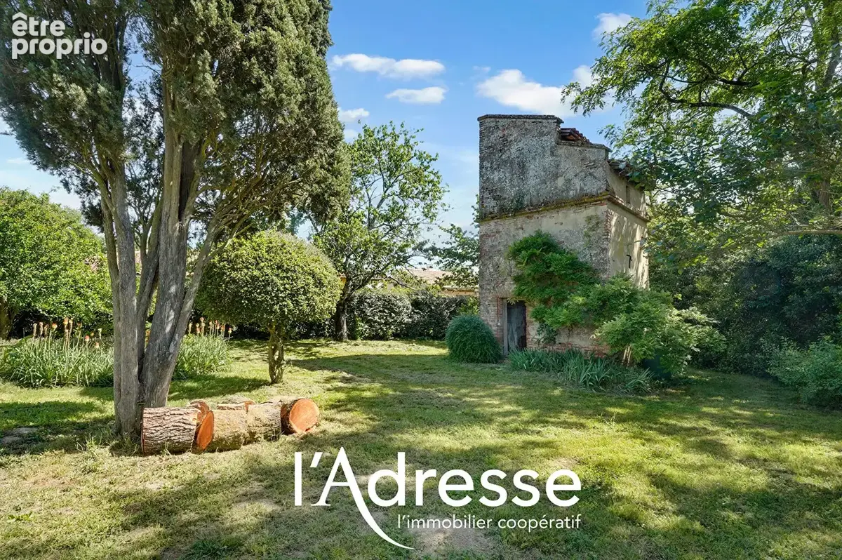Exclusivité l'Adresse - Le BURGAUD - Maison de maître d'environ 290 m² avec parc arboré de 2 492 m², pigeonnier et dépendances - photo 3