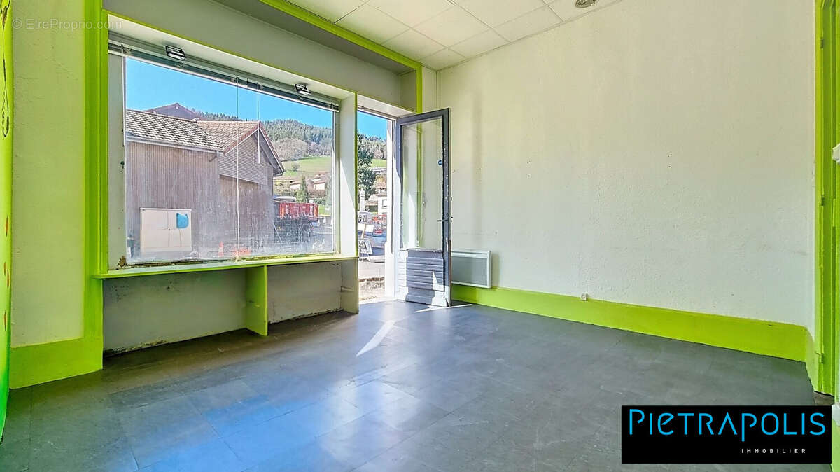 Commerce 150 m² à Cublize  - photo 2
