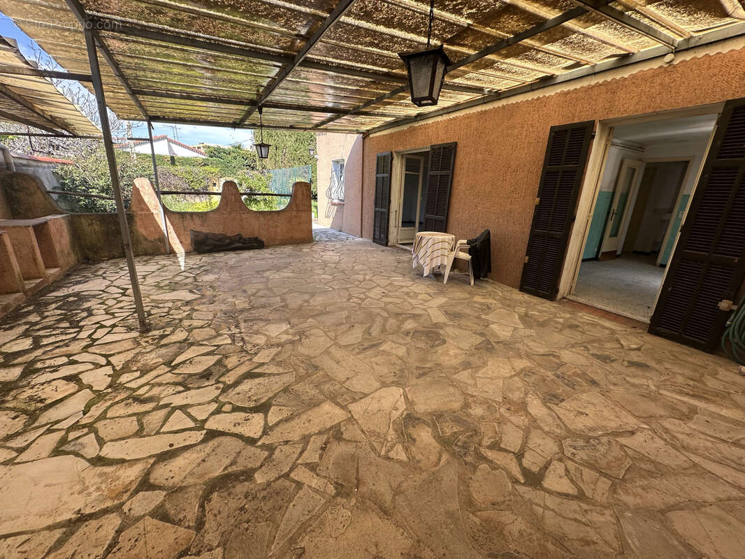 Maison à SAINT-LAURENT-DU-VAR