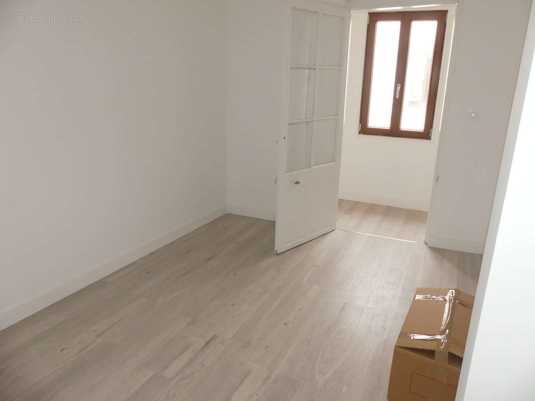 Appartement à FONTVIEILLE