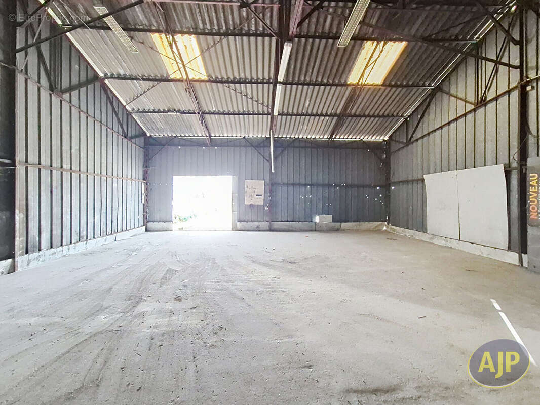 Commerce à MONTAIGU