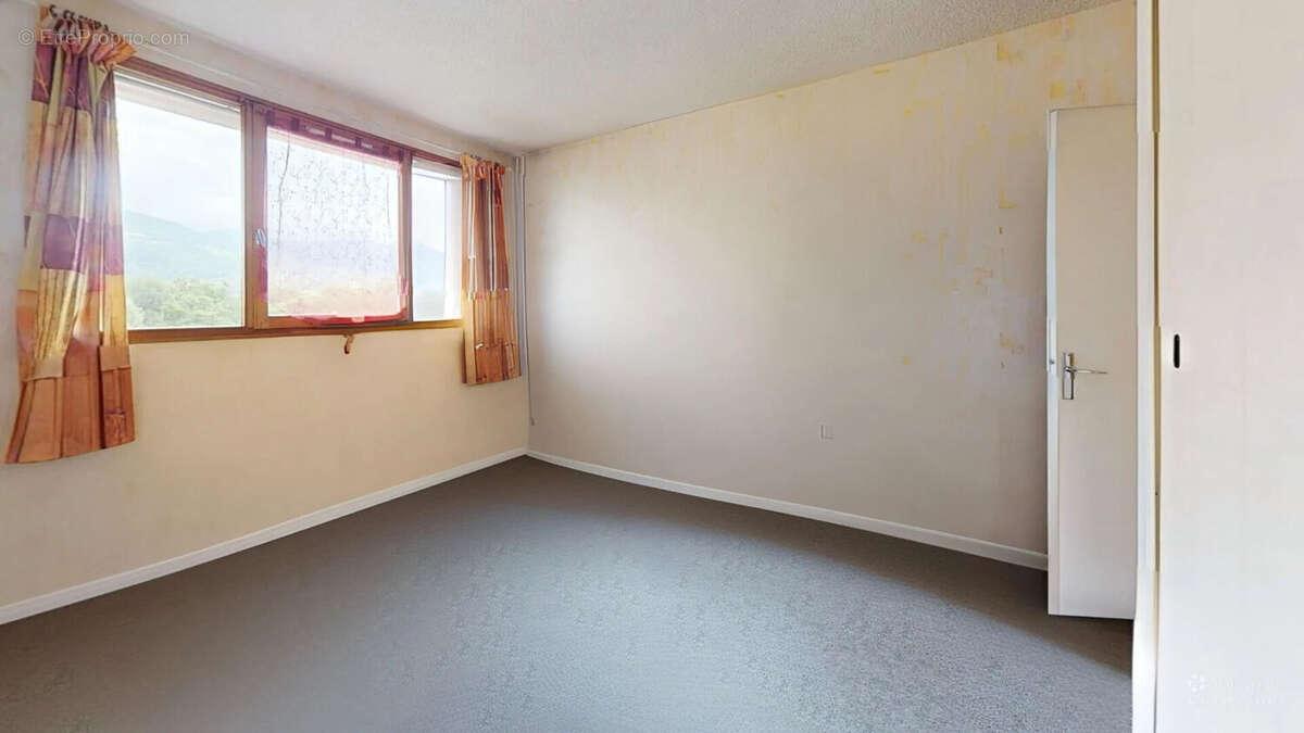 À vendre : Appartement T4 de 85 m² avec garage  14 Place des Jacobins, Échirolles - photo 8