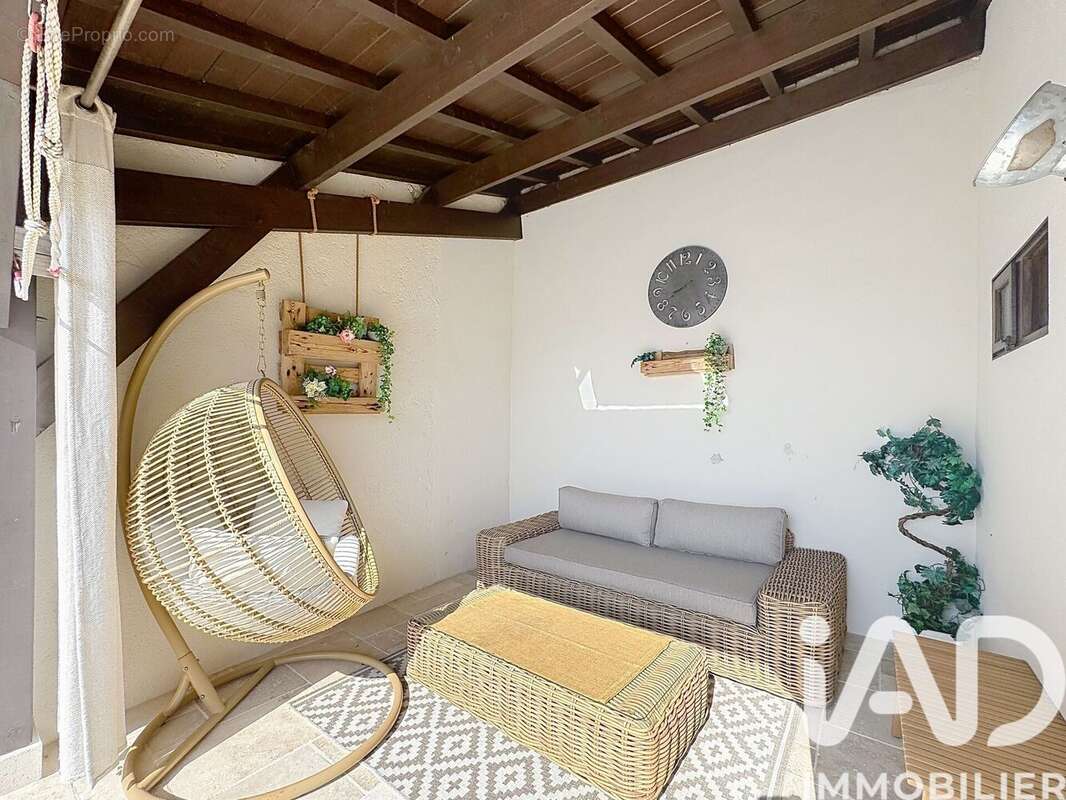 Maison 97 m² à Saint-Simeux  - photo 4