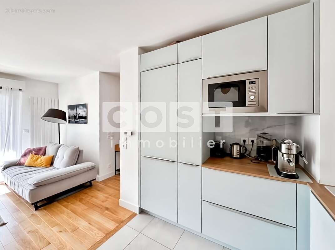 Appartement à COURBEVOIE