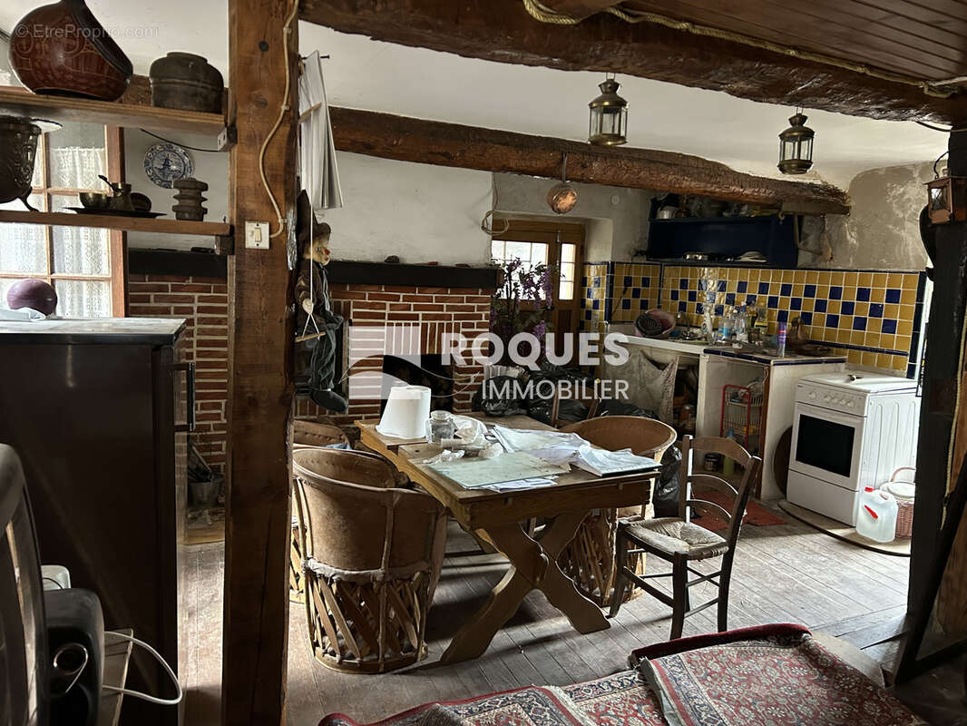 Maison de village dans un hameau en bordure du Lac du Salagou, à renover. - photo 2