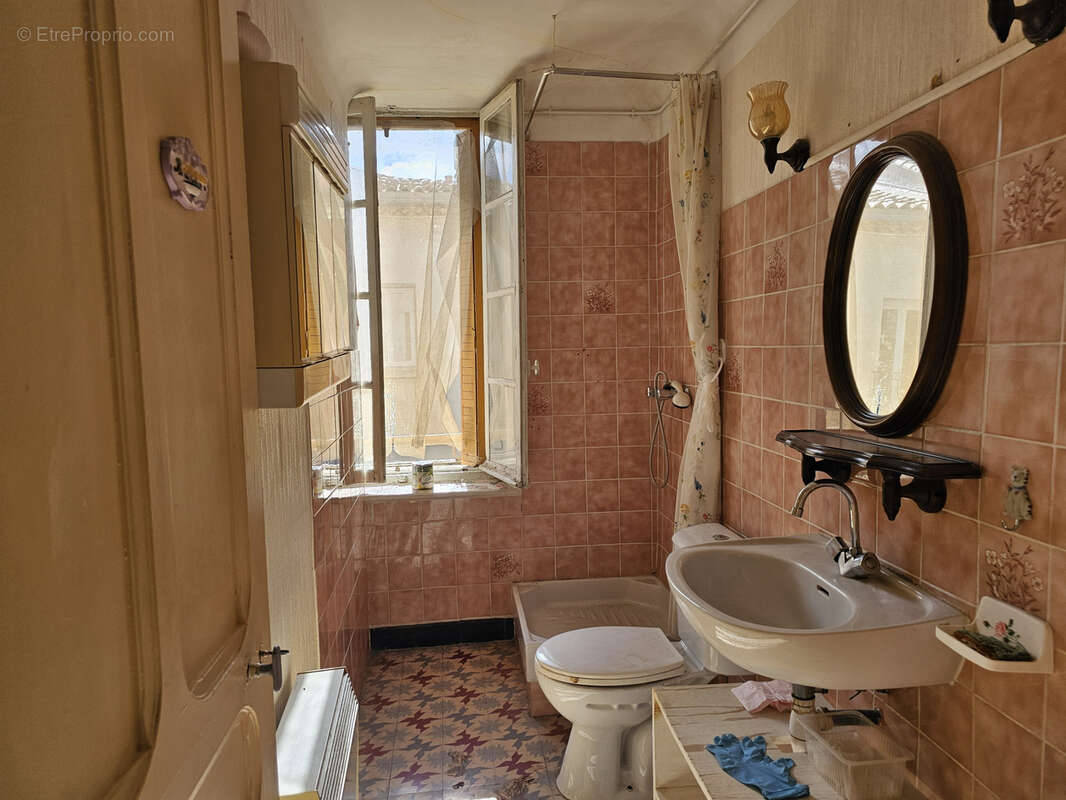 Appartement à LA ROQUE-D'ANTHERON