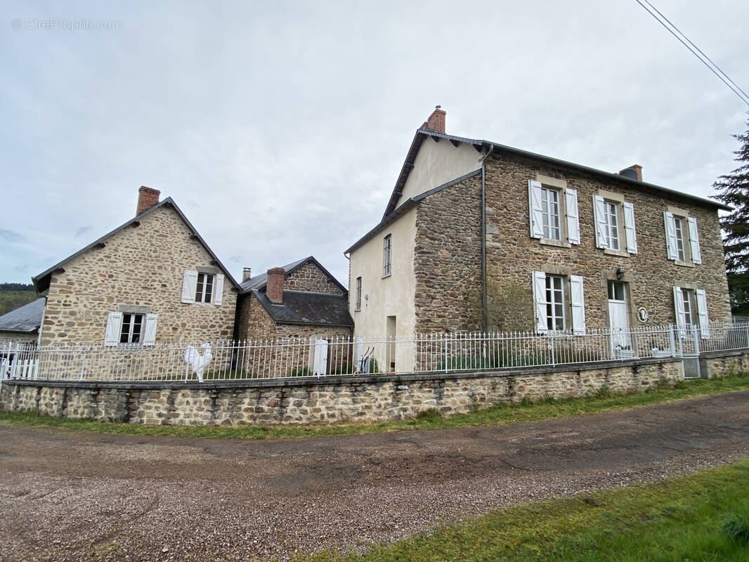 Maison à MONTREUILLON