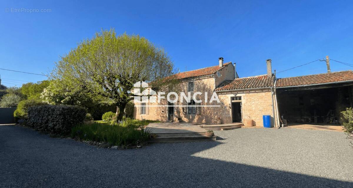 Maison à LA CHAPELLE-POUILLOUX
