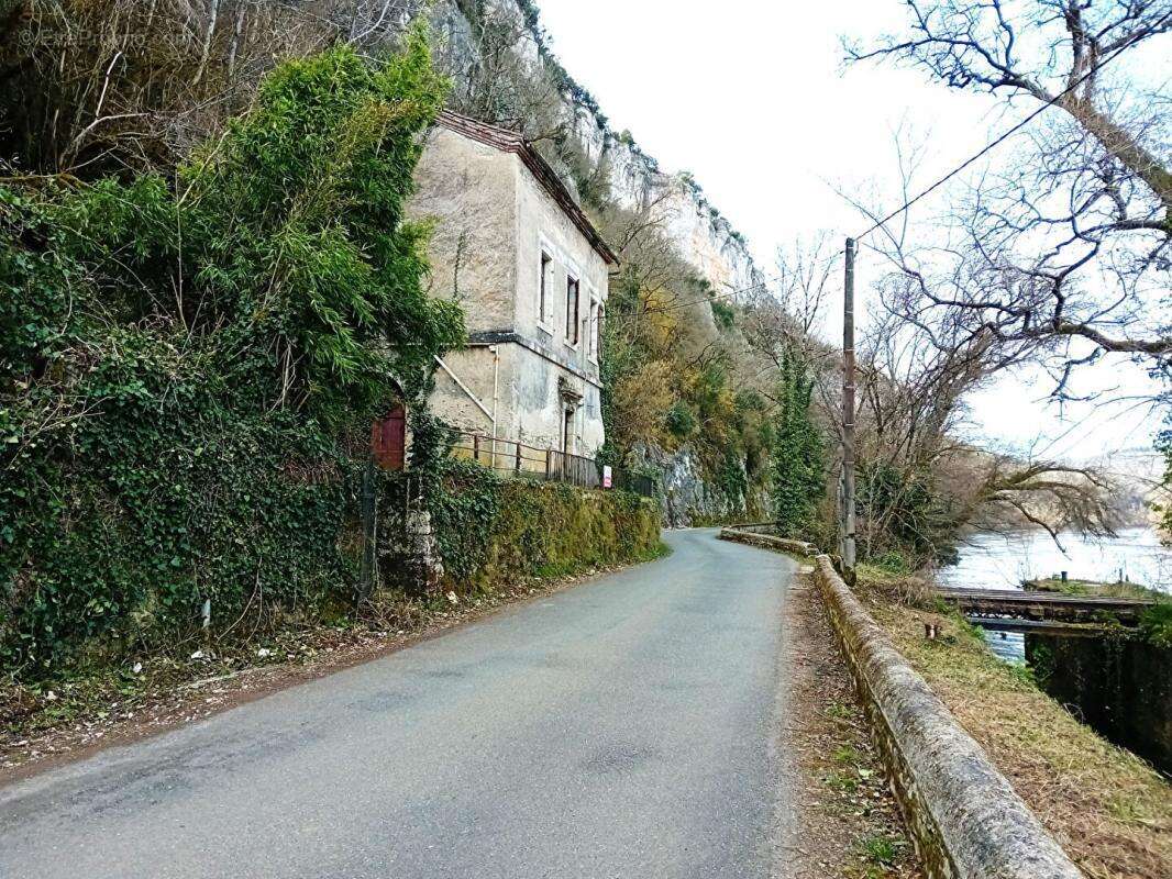 Maison à SAINT-CIRQ-LAPOPIE