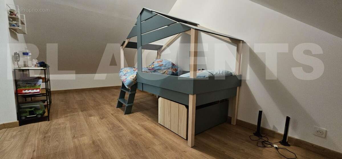 20251121_180159 - Maison à CONNERRE