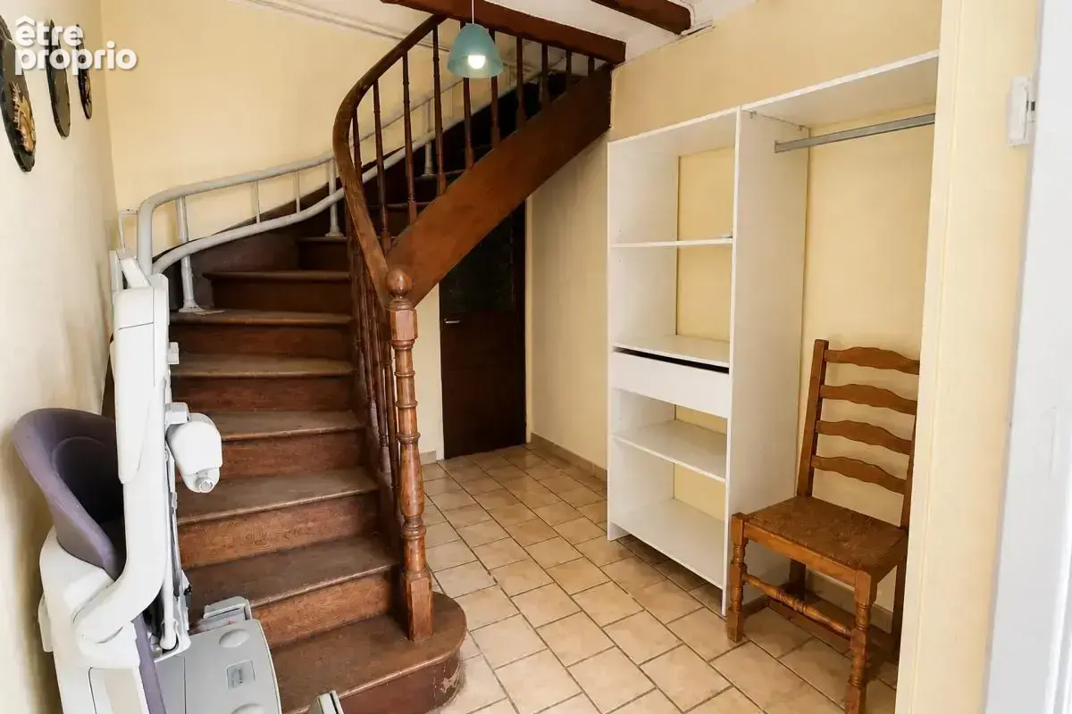 Maison de 130,94 m² à rénover avec dépendances et jardin - photo 11