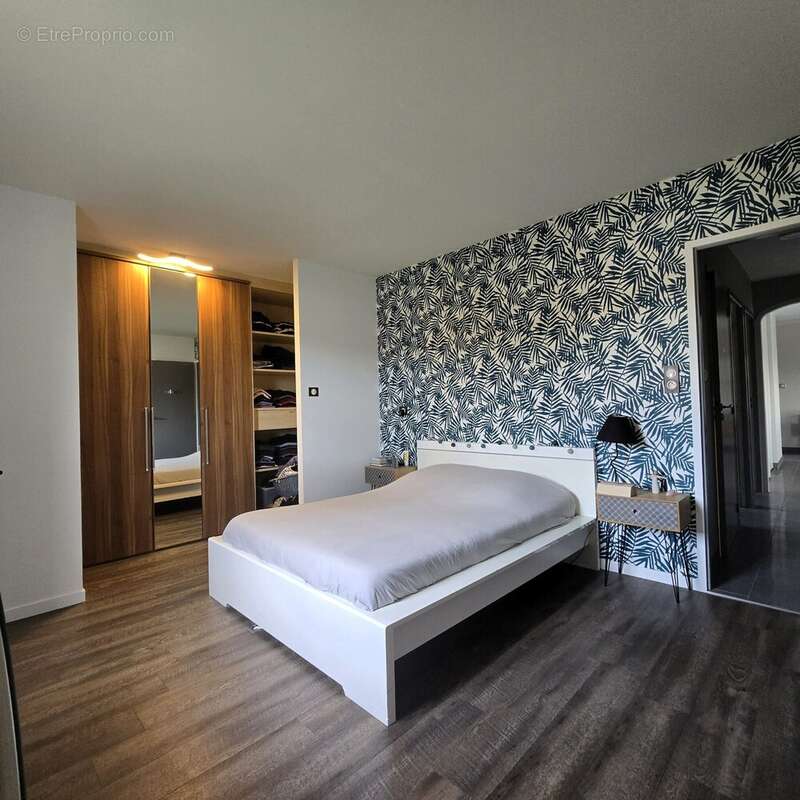 Maison à BAGE-LE-CHATEL