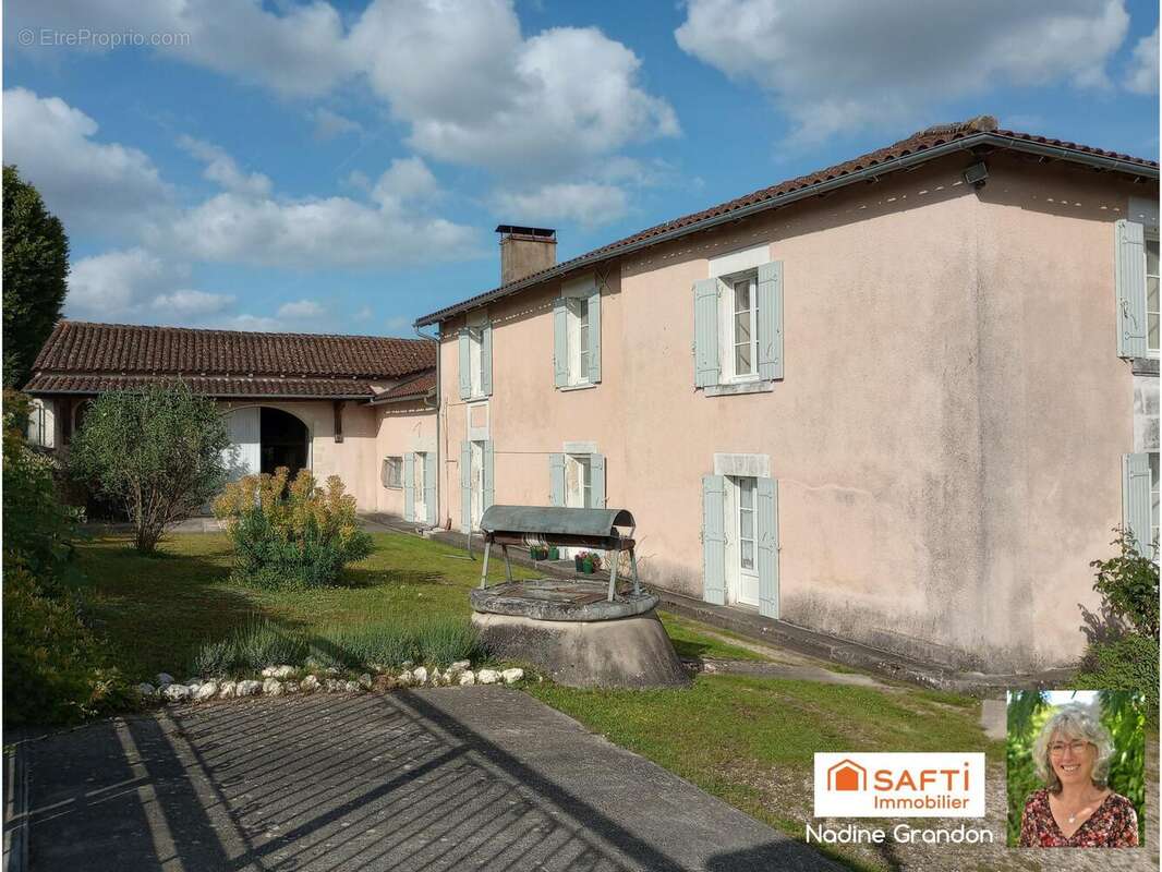 Maison 208 m² à Les Essards  - photo 3