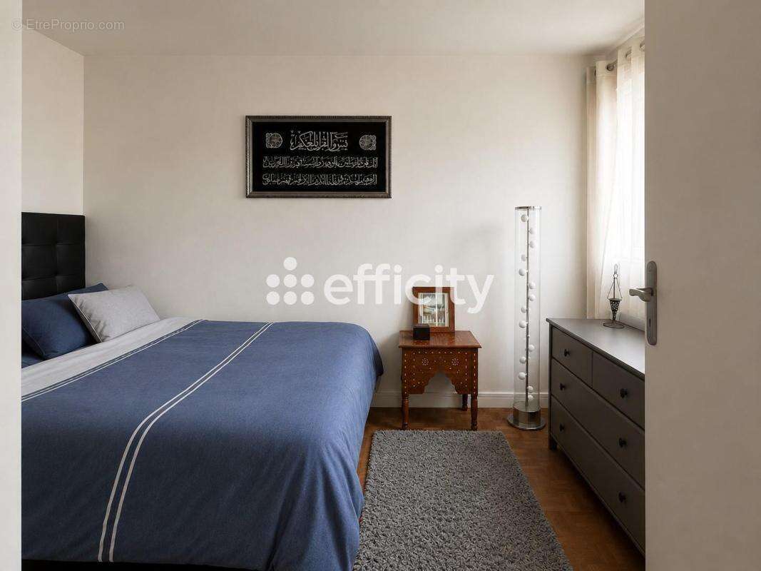 Appartement à LES PAVILLONS-SOUS-BOIS