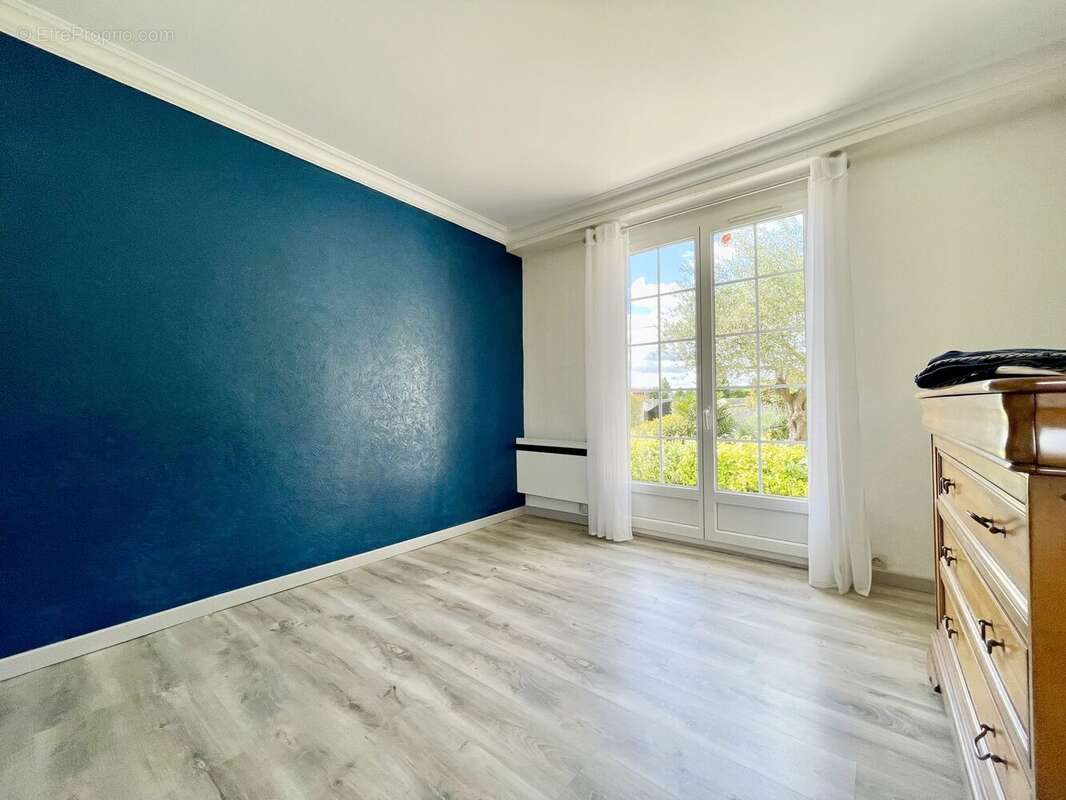 Maison 300 m² à Montfermeil  - photo 5