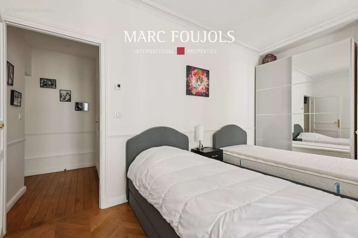 Appartement à PARIS-8E