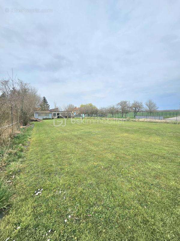 Terrain à SEICHEPREY