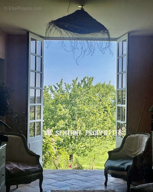 Entre-Deux-Mers, bel ensemble immobilier du XVIII ème siècle, 2 habitations avec dépendances et piscine 1 hectare 3 de terrain - photo 3