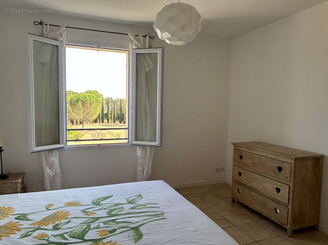 A 3 km d'Uzès, belle bastide sur 4200 m2 de terrain avec piscine. - photo 19