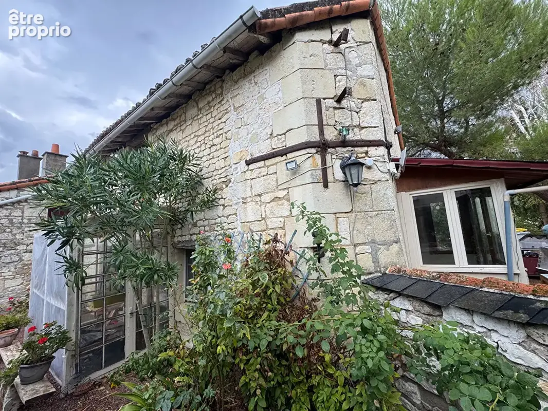 Entre Fontevraud et Loudun, maison en pierre avec dépendances - photo 6