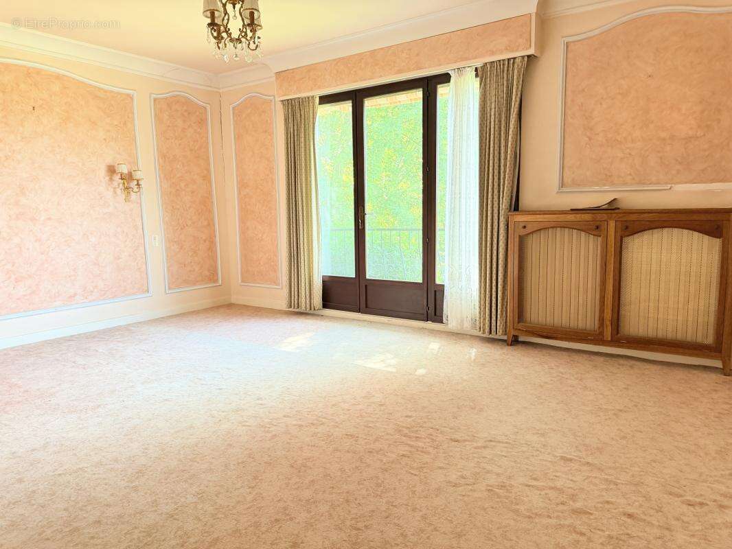Divonne-les-Bains Centre Ville - Maison 6 chambres de 424 m2 - photo 15