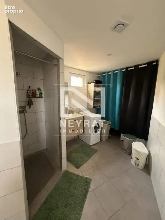Maison de plain-pied entièrement rénovée avec garage et cour - photo 6