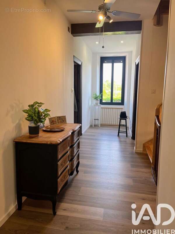 Maison 475 m² à Sainte-Eulalie  - photo 7