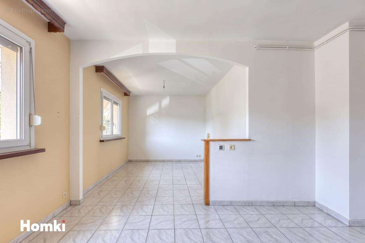 Appartement T4 de 71 m2 à Le Pradet 83220, Rue Eugène Fromentin - photo 3