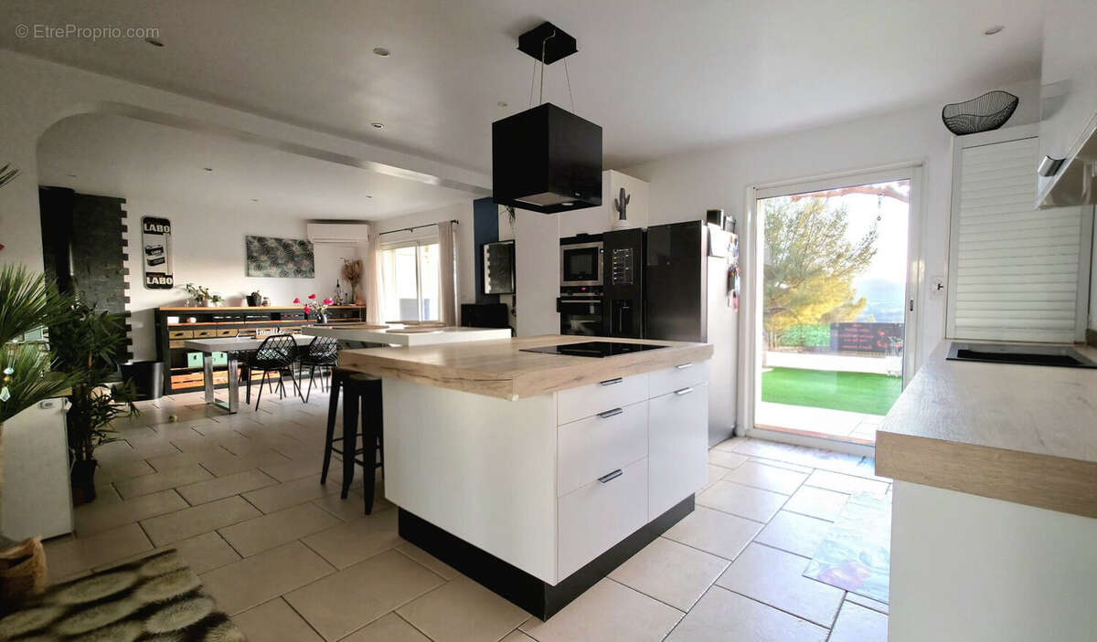 Maison à BORMES-LES-MIMOSAS