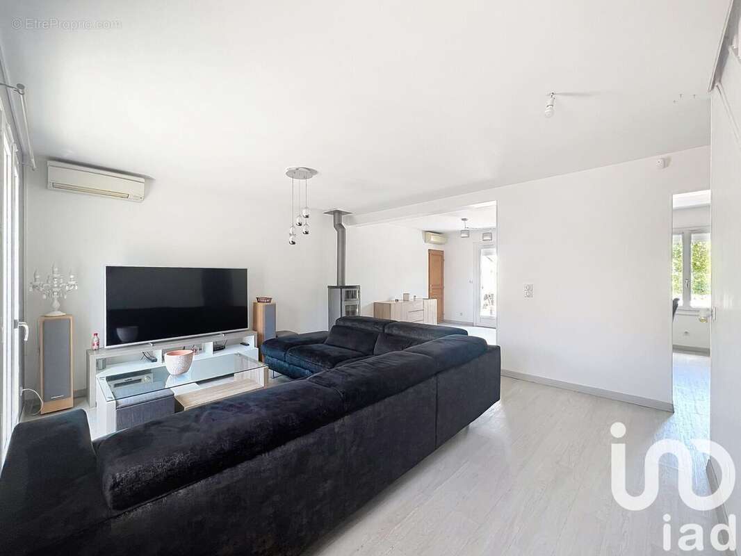 Photo 4 - Maison à LES CHAPELLES-BOURBON