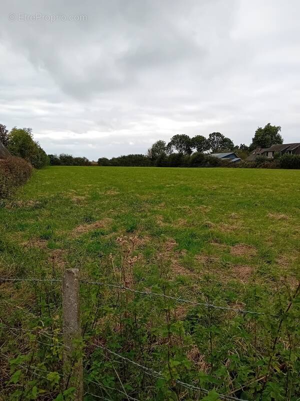 Terrain à GRAVERON-SEMERVILLE