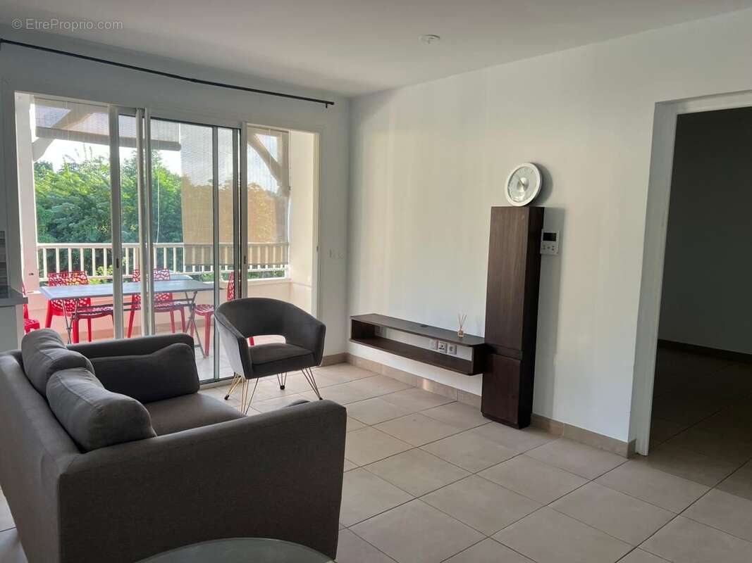 Appartement 75 m² à Le Lamentin  - photo 8