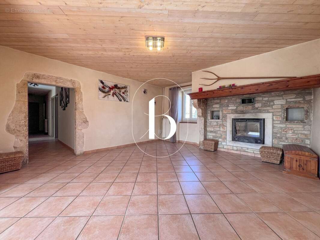 Maison à ORGNAC-L'AVEN